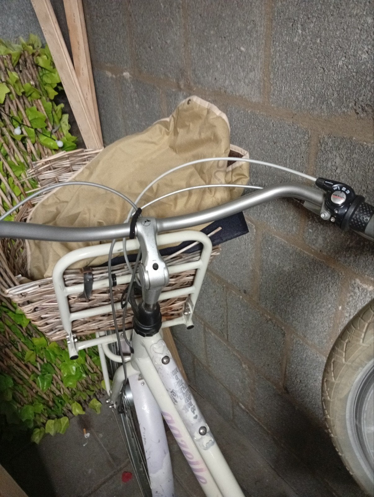 Gazelle damesfiets wit met roze versnellingen, Fietsen en Brommers, Ophalen