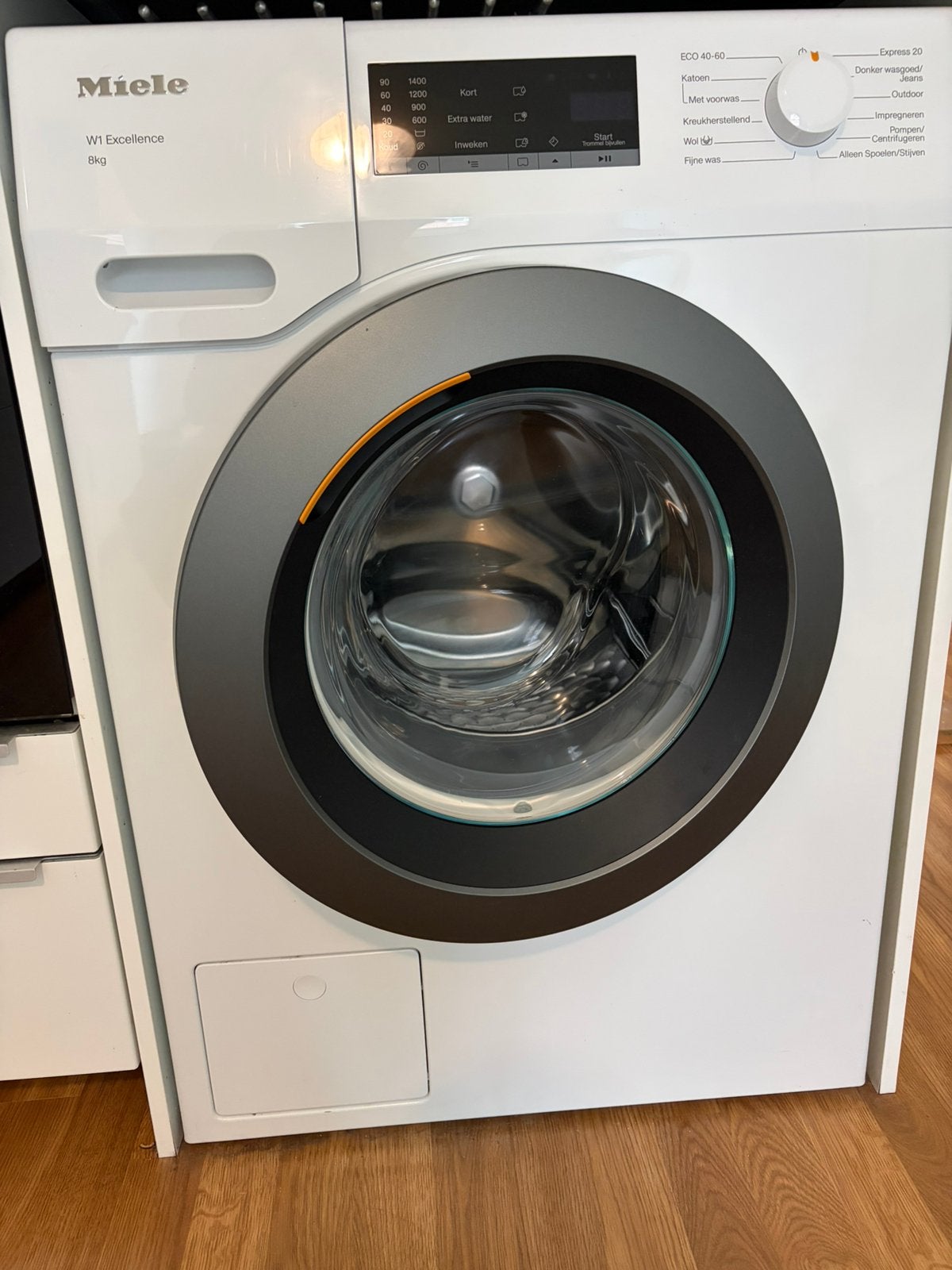 Miele wasmachine., Ophalen, Zo goed als nieuw, 1200 tot 1600 toeren, 85 tot 90 cm
