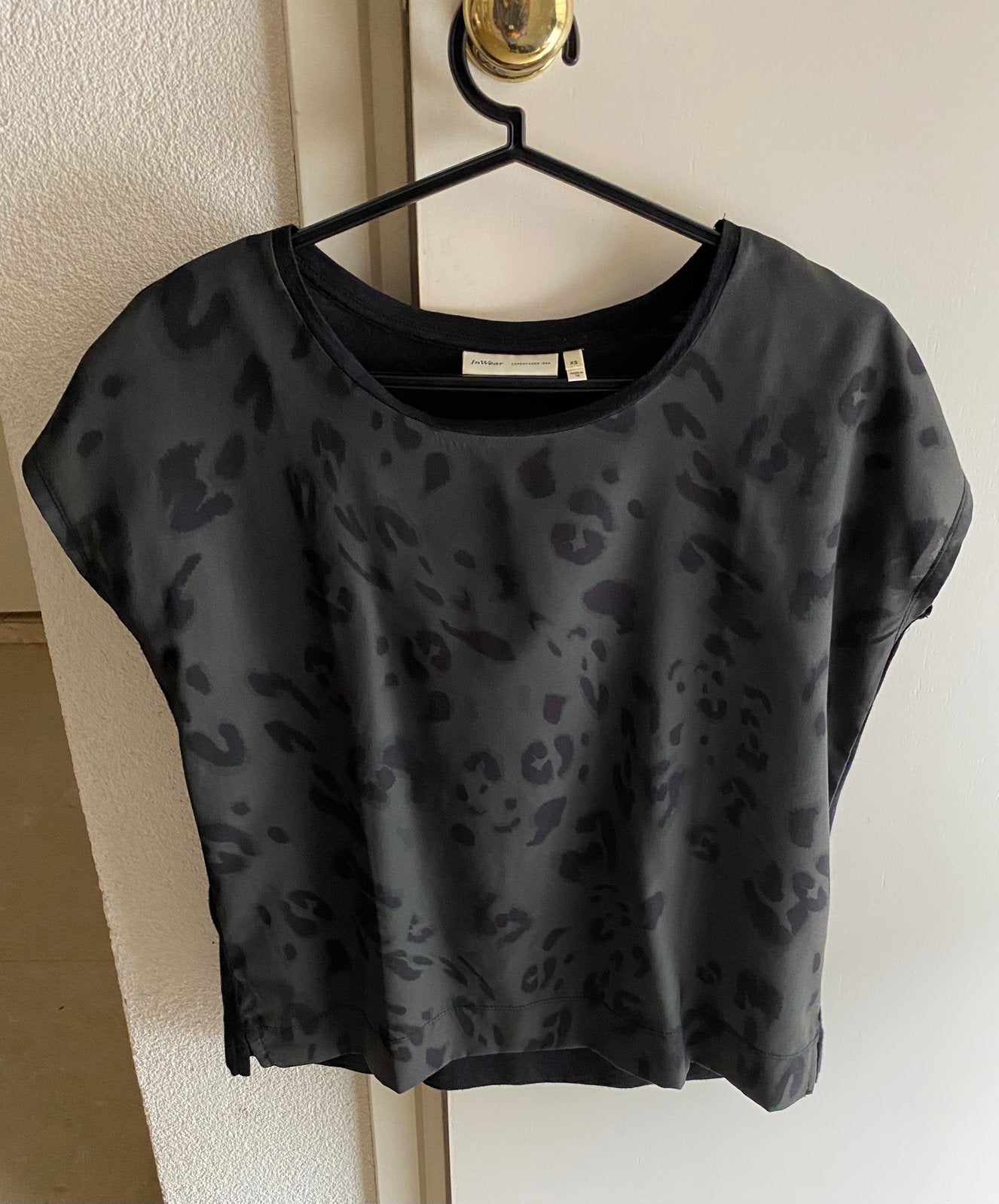 INWEAR nieuwe top donkergroen met antraciet grijs XS NIEUW, Kleding | Dames, Verzenden, Nieuw, Korte mouw, Maat 34 (XS) of kleiner