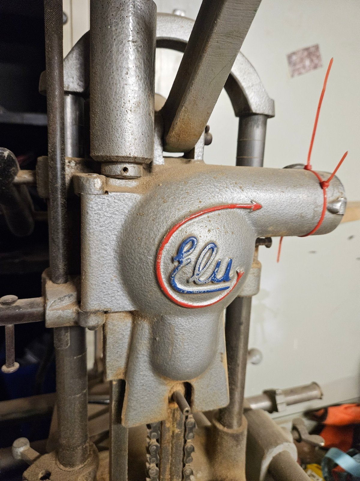 Elu Kettingfreesmachine - Gatenfrees - SleuvelfreesGebruikt, Ophalen, Gebruikt, 70 mm of meer, Kettingzaag