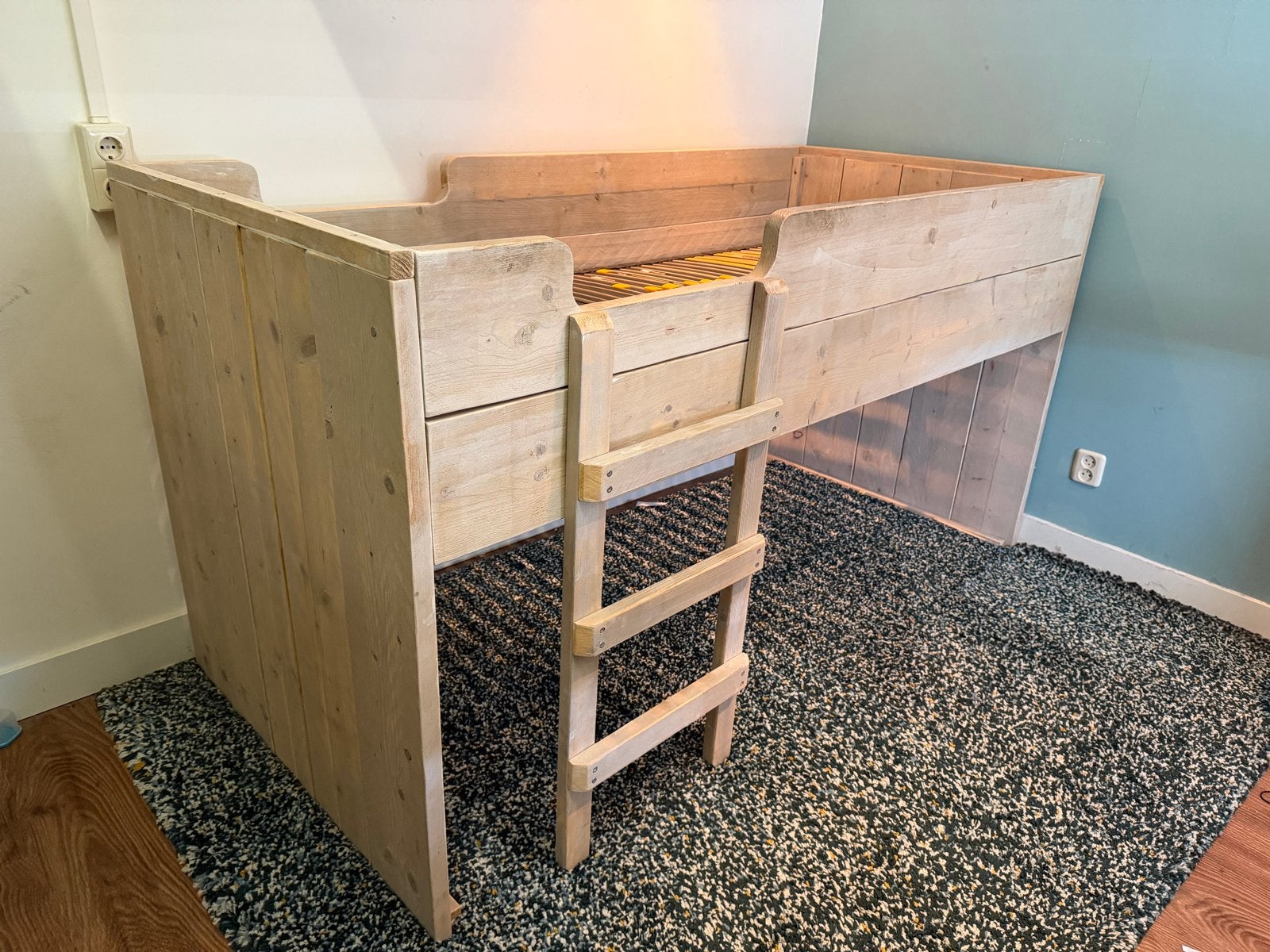 Halfhoogslaper van steigerhout met Bossflex 600 lattenbodem, Ophalen, Gebruikt, 90 cm, Eenpersoons
