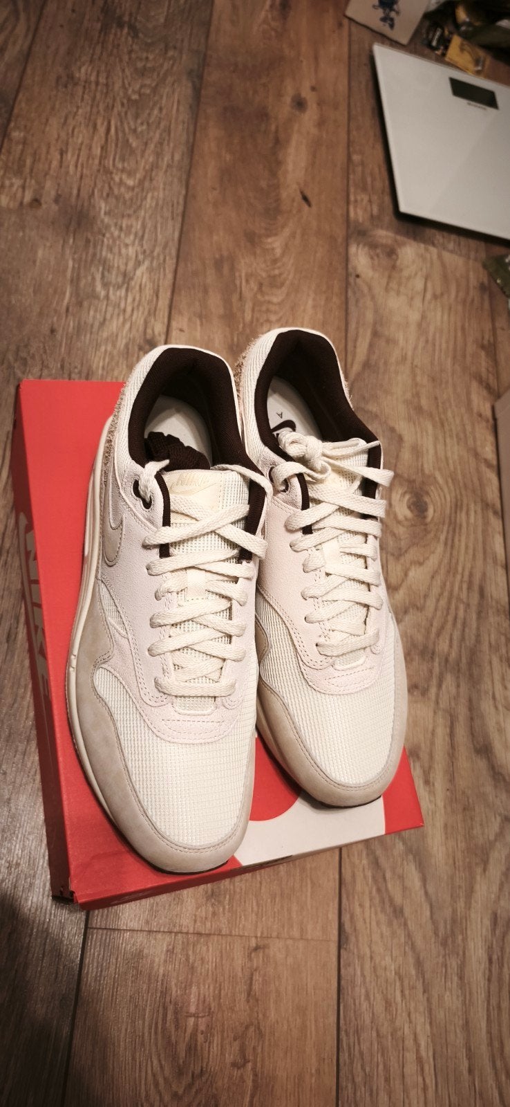 Nike Air Max 1 sail burgundy crush - Maat 45.5, Ophalen of Verzenden, Nieuw, Overige kleuren