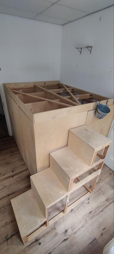 Hoogslaper met inbouwkasten, Huis en Inrichting, Ophalen, Eenpersoons, Hout, 90 cm