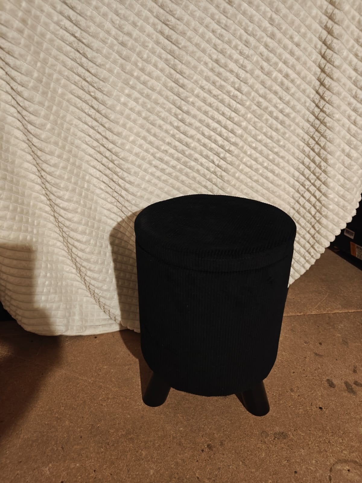 Zwarte ribfluwelen poef met opbergruimte, Ophalen, Minder dan 50 cm, Rond, Minder dan 50 cm