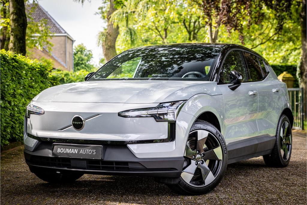 Volvo EX30 Twin Motor Performance Plus 69 kWh Harman Kardon, Auto's, Volvo, Automaat, Stof, Gebruikt, Zwart