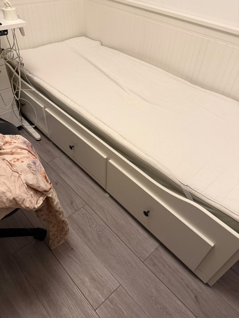 Sofa bed with 3 drawers/2 mattresses.  weekend offer 100 eur, Ophalen, Wit, Tweepersoons, Zo goed als nieuw