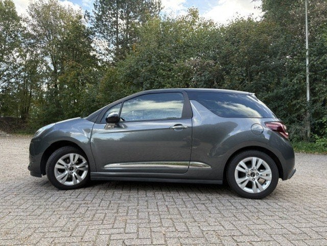 DS 3 1.2 Puretech 82pk Drive Efficiency 2016 Grijs, Auto's, Voorwielaandrijving, Radio, 1199 cc, Leder en Stof
