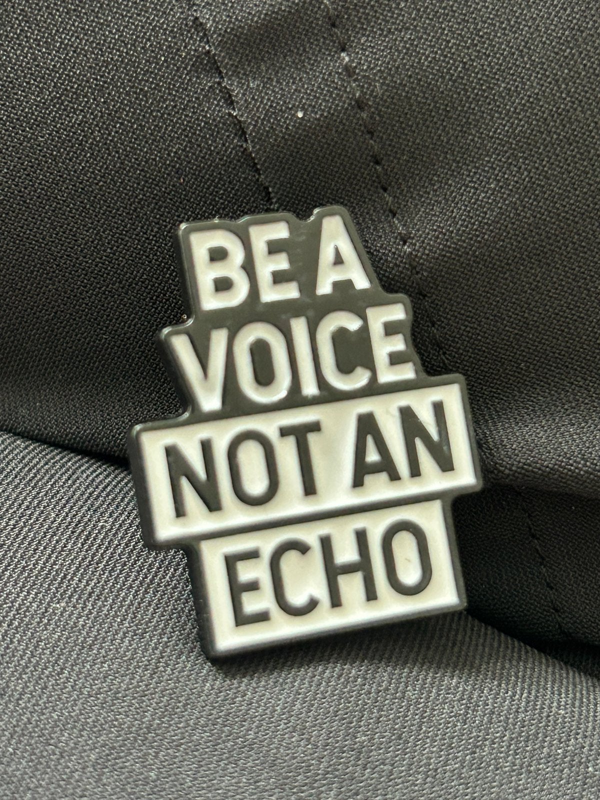 Pin Be a voice not an echo, Verzamelen, Speldjes, Pins en Buttons, Ophalen of Verzenden, Zo goed als nieuw