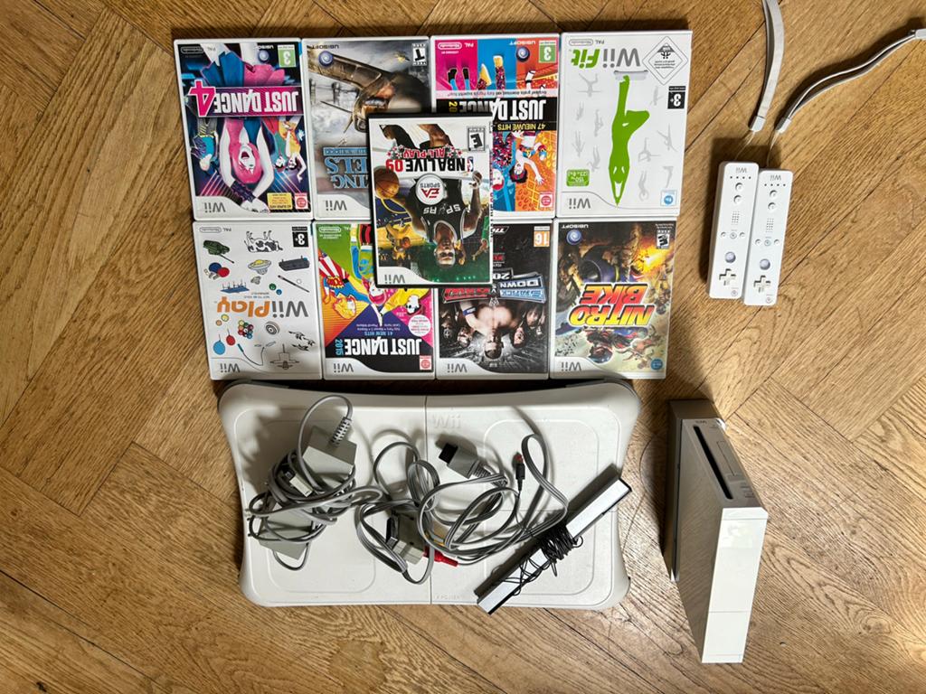 Nintendo Wii Console Bundel met Balance Board en 9 Games, Ophalen of Verzenden, Gebruikt, Met 2 controllers, Met games