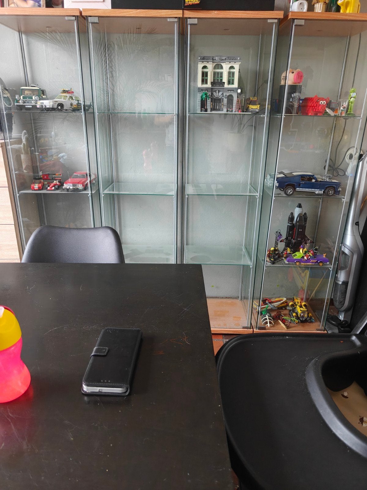 IKEA DETOLF Vitrinekasten - 4 stuks beschikbaar 10€ per stuk, Ophalen