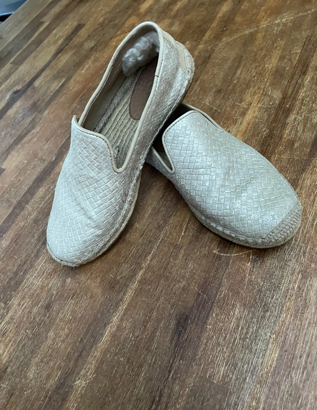 Ugg uggs zacht leren espadrilles maat 37 36 beige met glim, Beige, Ophalen of Verzenden, Zo goed als nieuw, Espadrilles of Moccasins
