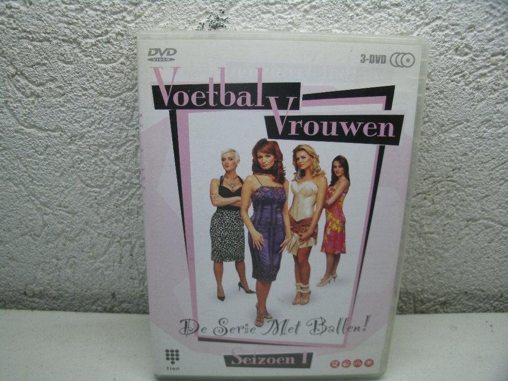 dvd 64k voetbal vrouwen seizoen 1 de serie met ballen 3 dvd, Vanaf 12 jaar, Ophalen of Verzenden, Zo goed als nieuw, Komedie