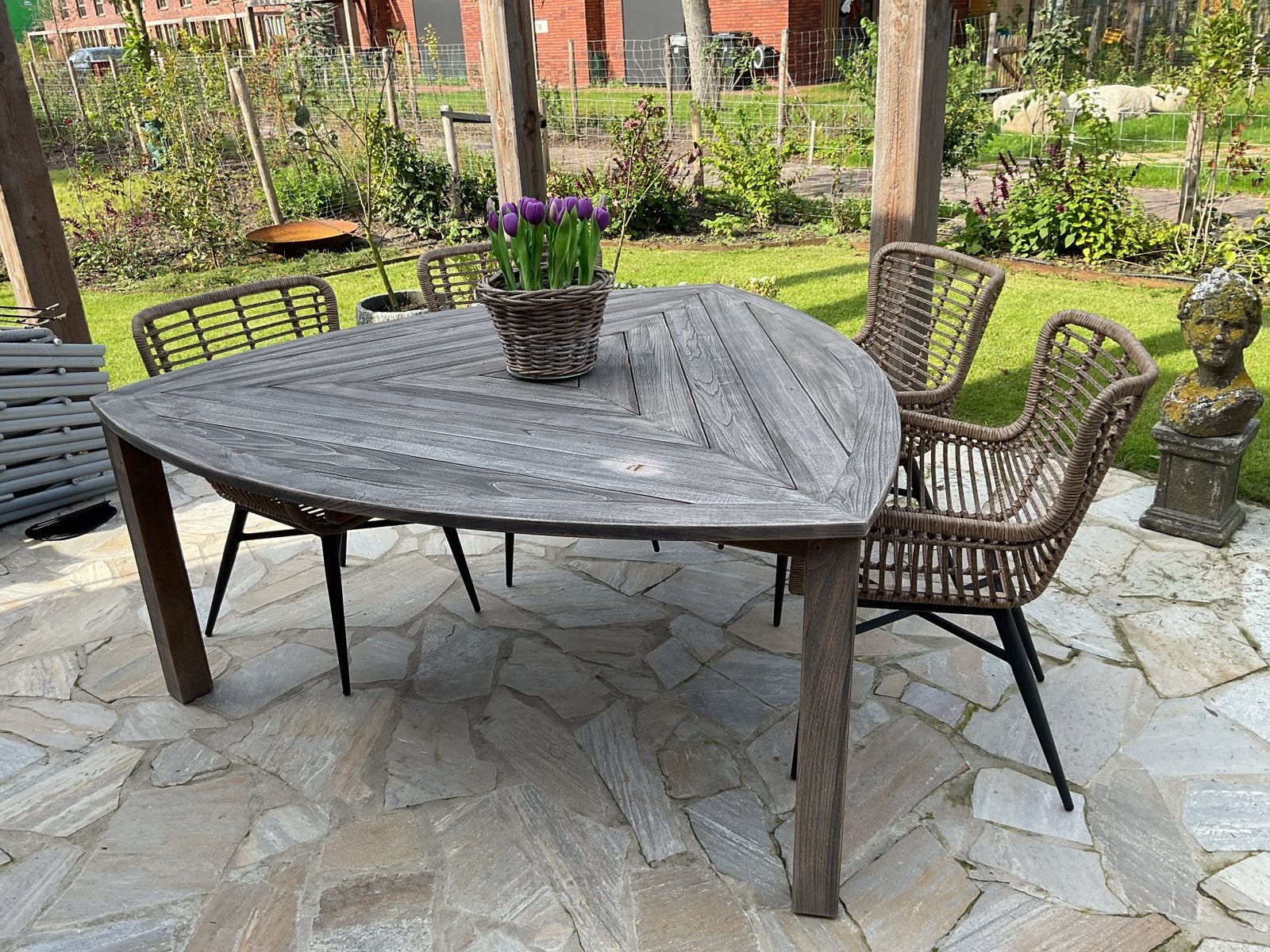 Driehoekige teakhouten 6 persoons tuintafel, Ophalen, Zo goed als nieuw, Teakhout, 6 zitplaatsen