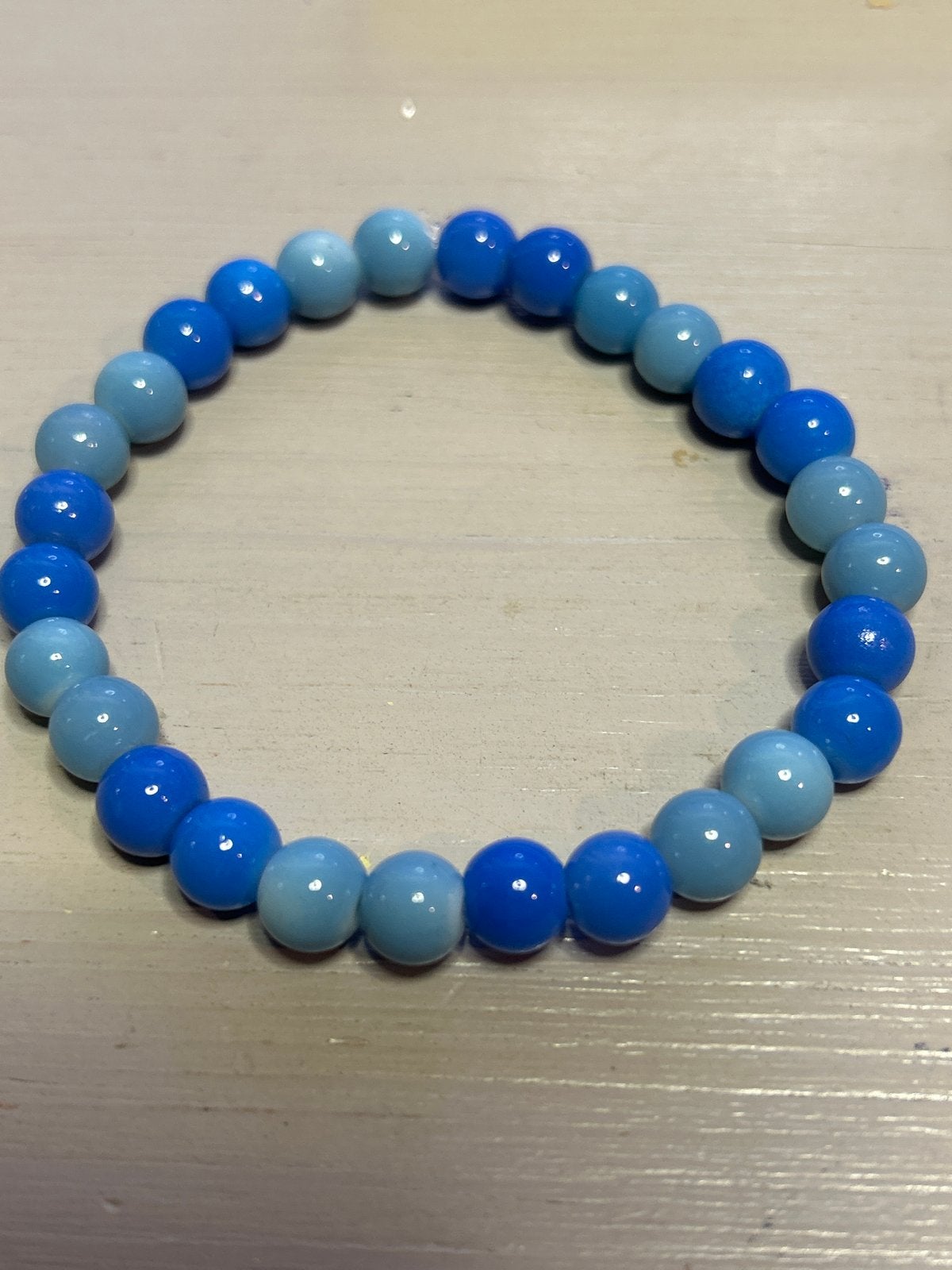 Blauwe kralenarmband - Diverse tinten blauw, Sieraden, Tassen en Uiterlijk, Verzenden, Nieuw, Blauw, Overige materialen