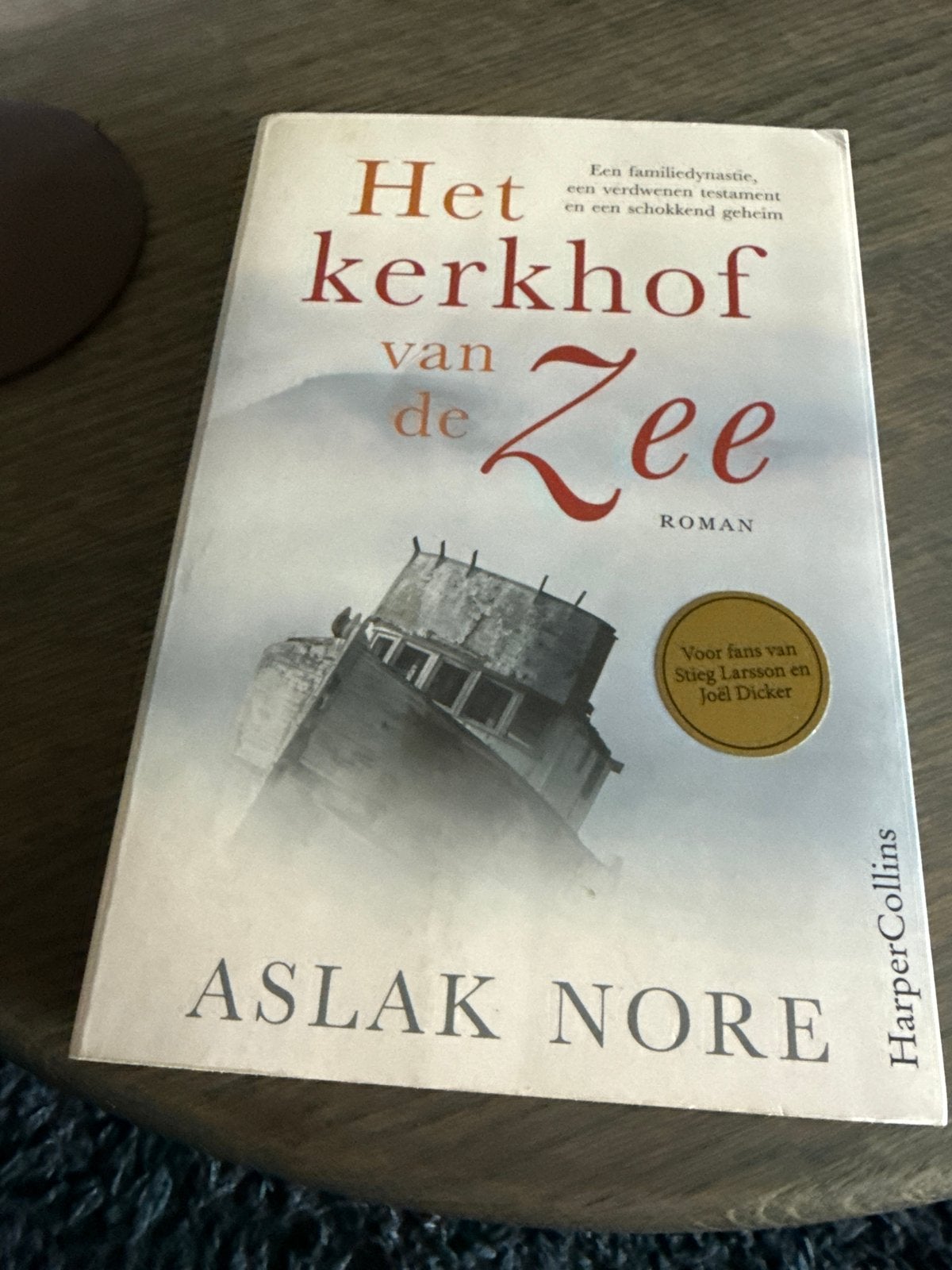 Het kerkhof van de Zee - Aslak Nore (Roman), Ophalen of Verzenden, Zo goed als nieuw, Scandinavië
