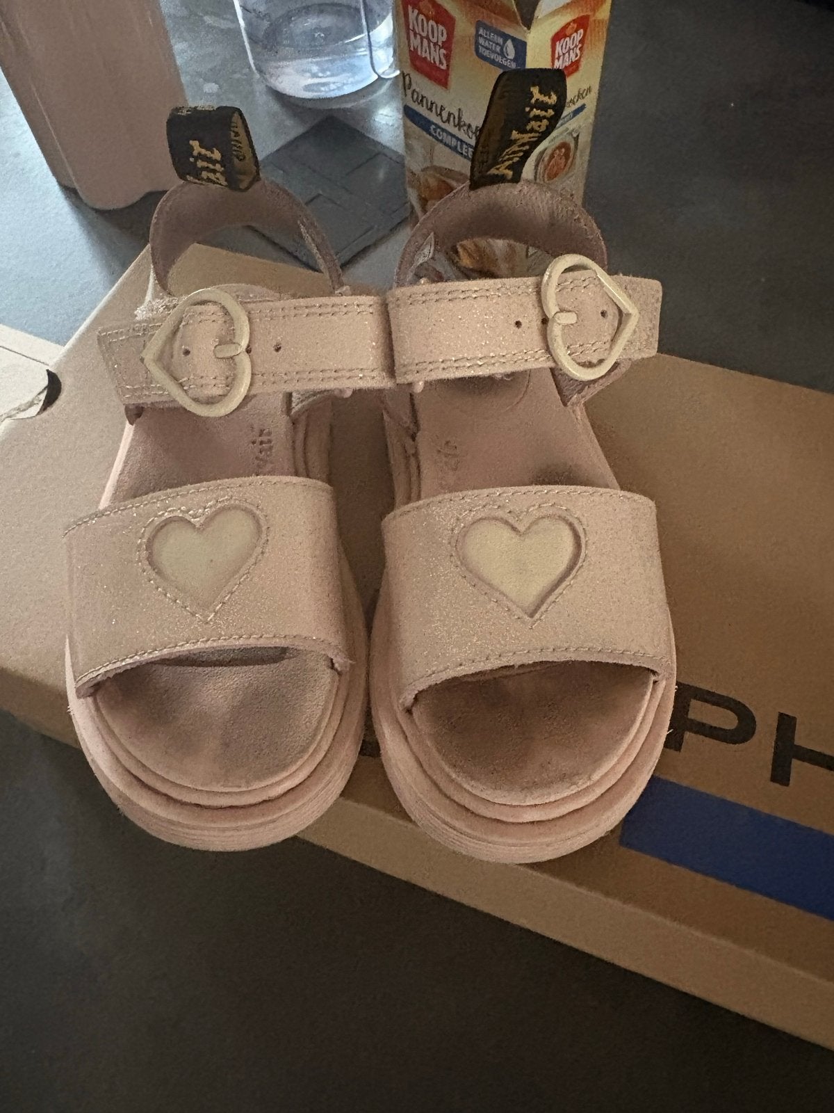 Dr. Martens Roze Sandalen met Hartjes Maat 28, Ophalen of Verzenden, Gebruikt, Meisje, Overige typen