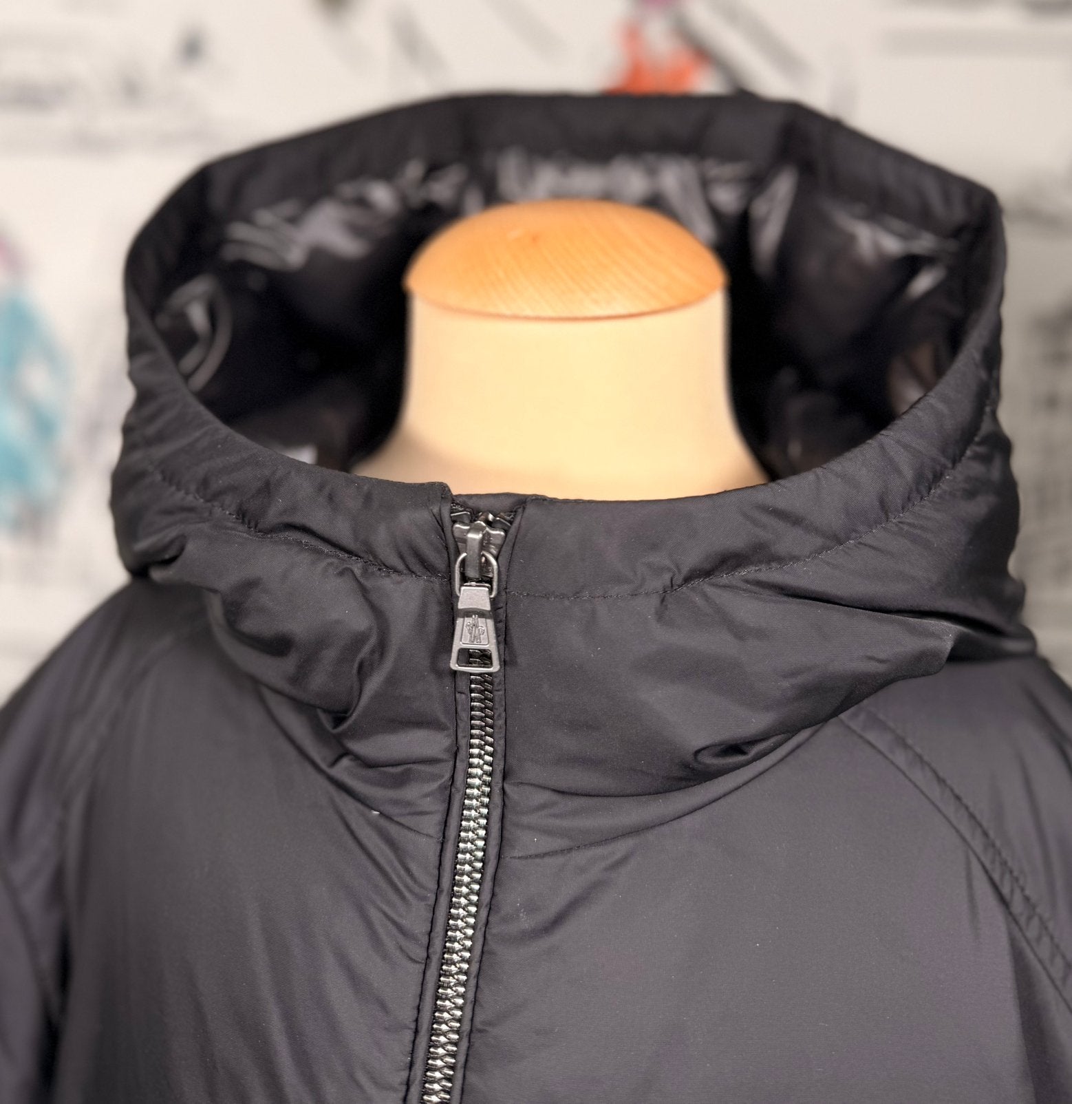Moncler jongens zwarte winterjas maat 14 (875 euro), Moncler EU, Ophalen of Verzenden, Zo goed als nieuw, Moncler