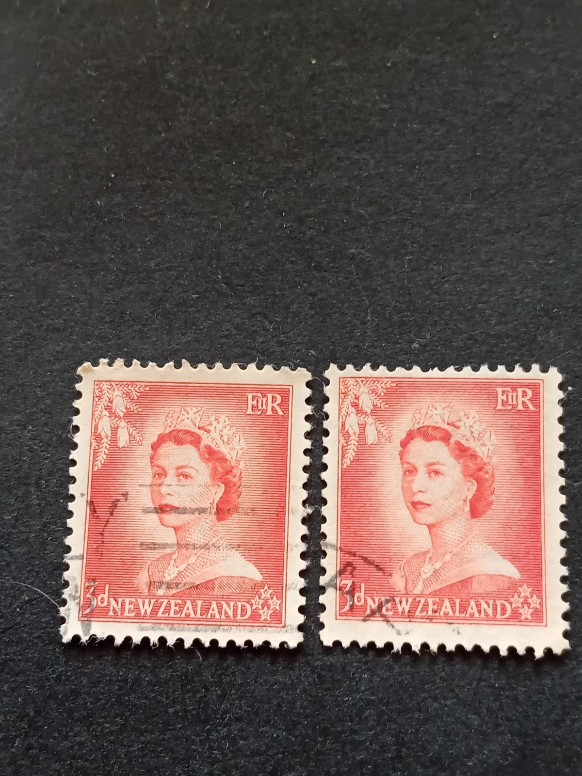 2 Nieuw-Zeelandse postzegels Koningin Elizabeth II, Postzegels en Munten, Ophalen of Verzenden, Gestempeld