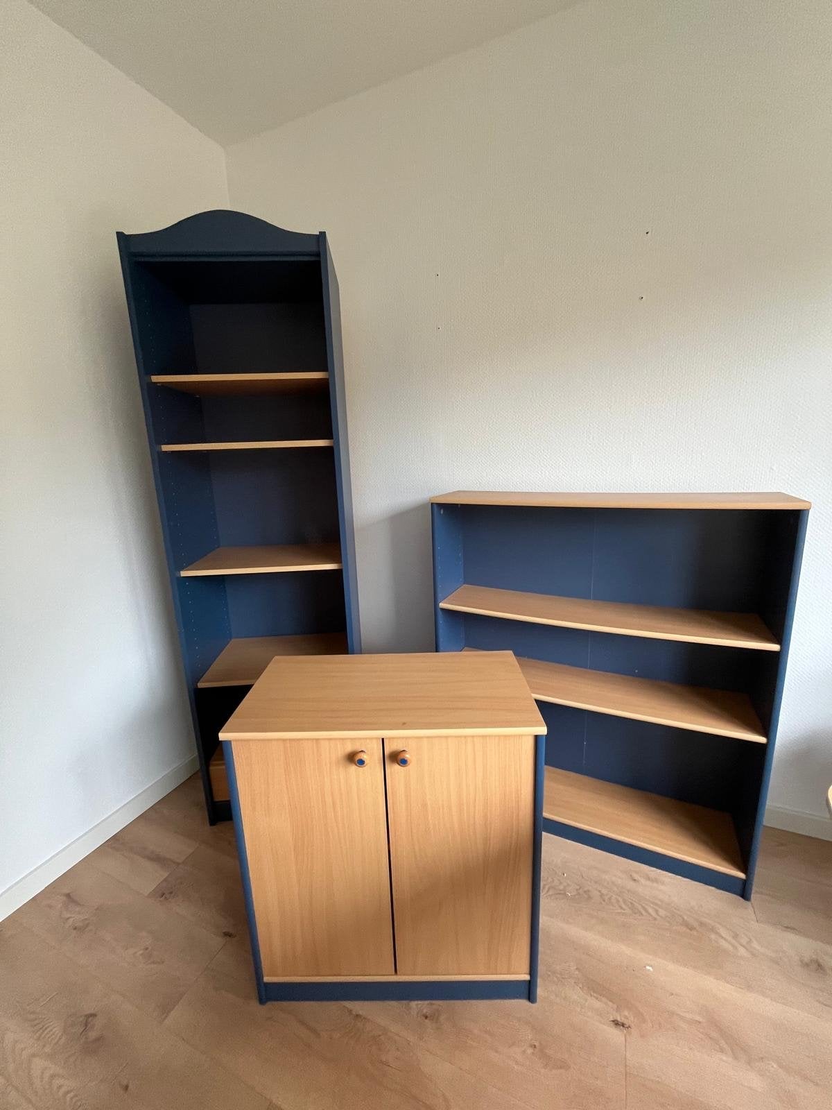 Kinderkamer meubelset: 4 kleding- boekenkasten en bureau, Ophalen, Gebruikt, Jongetje of Meisje