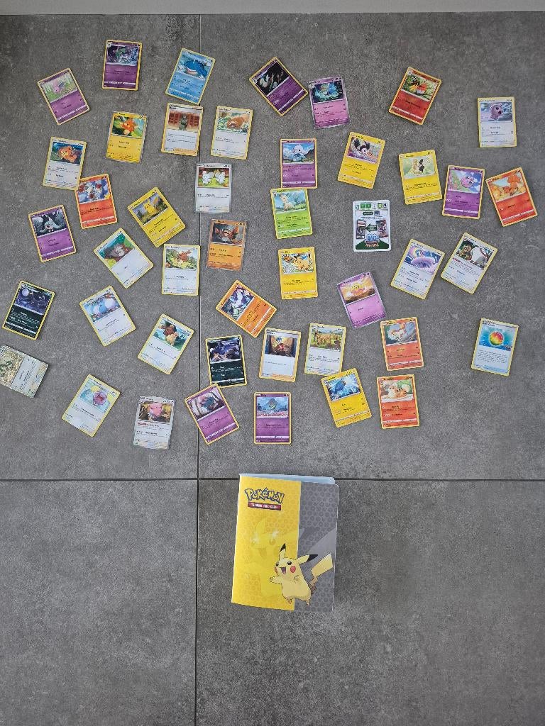 Pokemon kaarten en verzamel mapje, Ophalen of Verzenden, Gebruikt, Meerdere kaarten