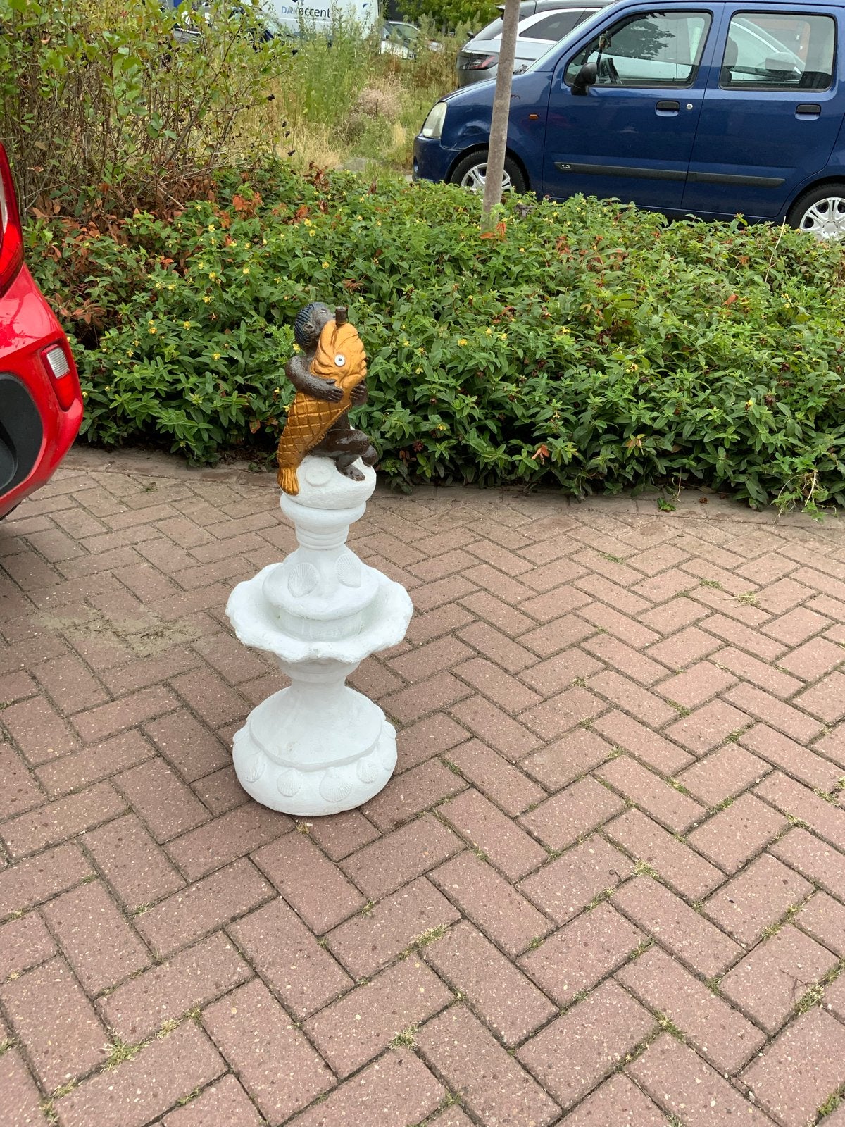 Fontein Jongen met Vis op Sokkel, Tuin en Terras, Ophalen of Verzenden, Gebruikt, Beton, Mensenbeeld