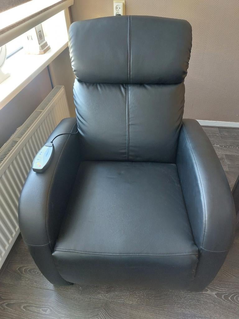 Te koop goedwerkende massage stoel zwart leer, Huis en Inrichting, Stoelen, Ophalen, Zwart, Leer, Zo goed als nieuw