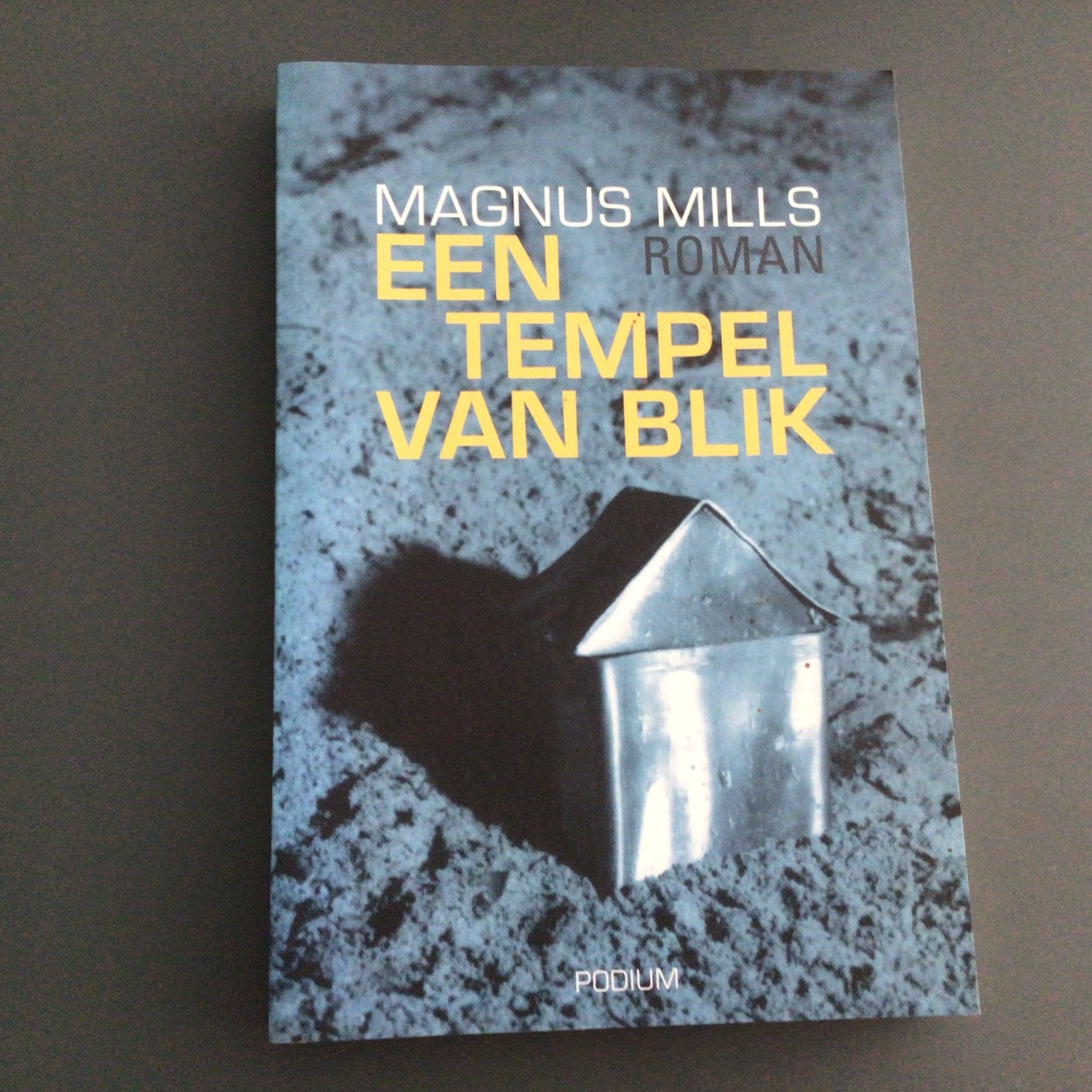 Mark Mills - Een tempel van blik, Europa overig, Mark Mills, Ophalen of Verzenden, Zo goed als nieuw