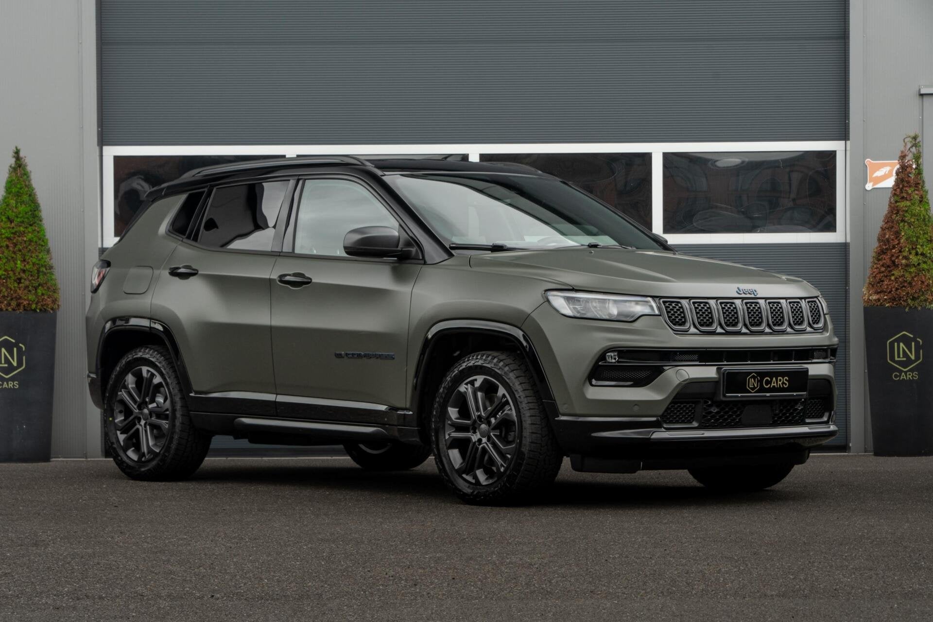 Jeep Compass 4xe 240 Plug-in Hybrid 80th anniversary | Dab, Gebruikt, Zwart, 4 cilinders, Leder en Stof