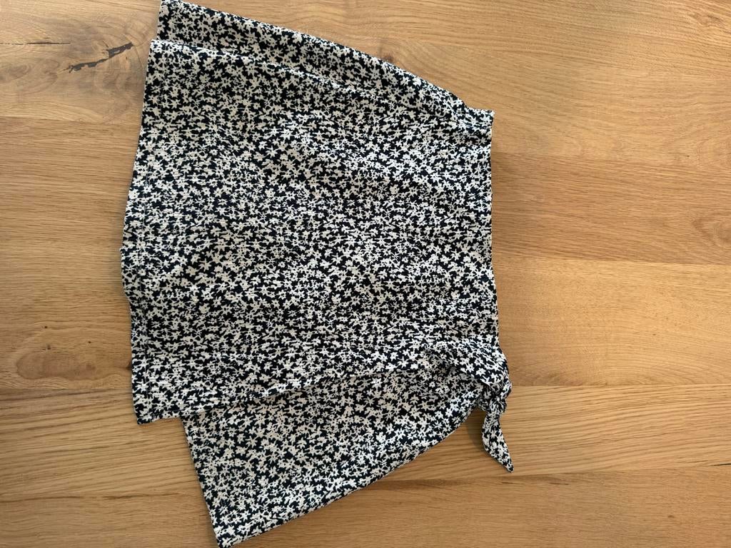 Zara meisjes short met bloemenprint, maat 164, Ophalen of Verzenden, Zo goed als nieuw