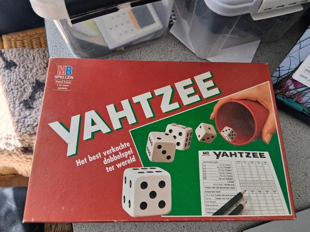 het spel yahtzee, Een of twee spelers, Ophalen, Zo goed als nieuw