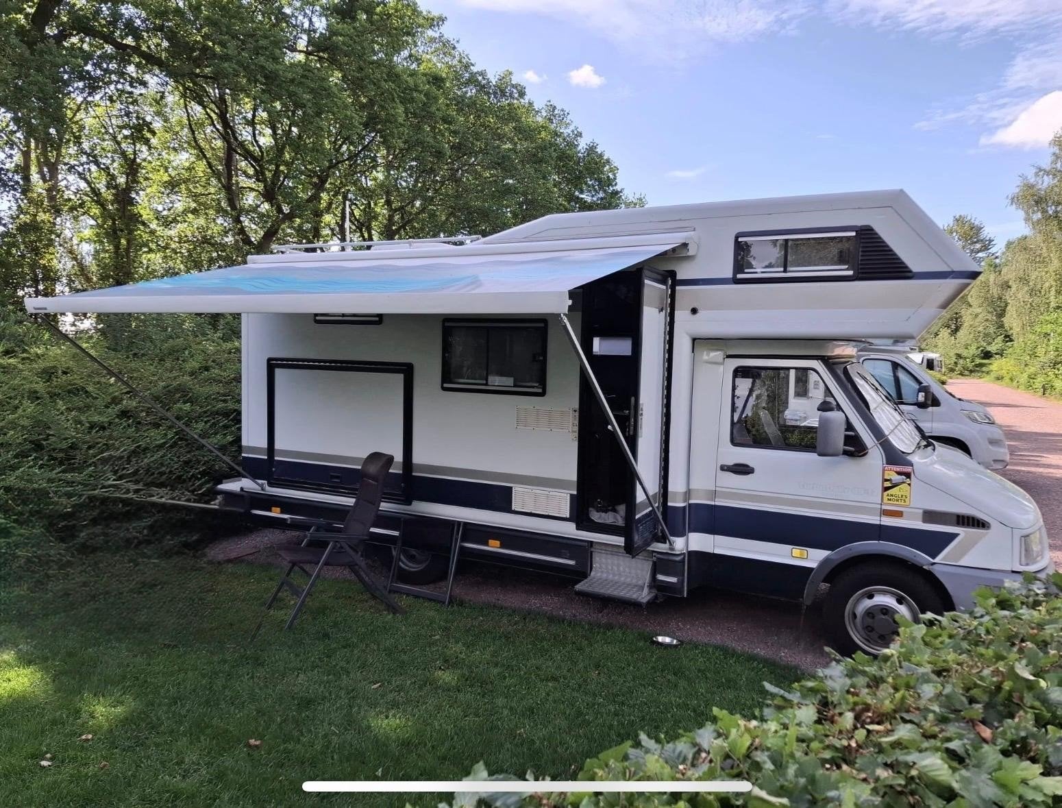 Camper Iveco turbodaily 49-12, Clou-trend, voor C1 rijbewijs, Caravans en Kamperen, Campers, Particulier, 6 tot 7 meter, Dakluik