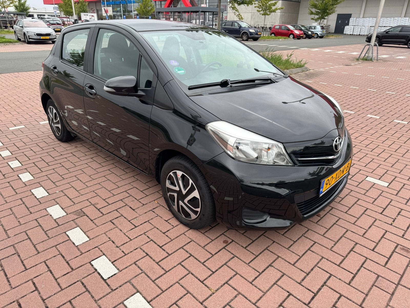 Toyota Yaris 1.0 2012 | Achteruitrijcamera | NAP! | AIRCO, Auto's, 527 kg, 40 €/maand, 750 kg, Zwart