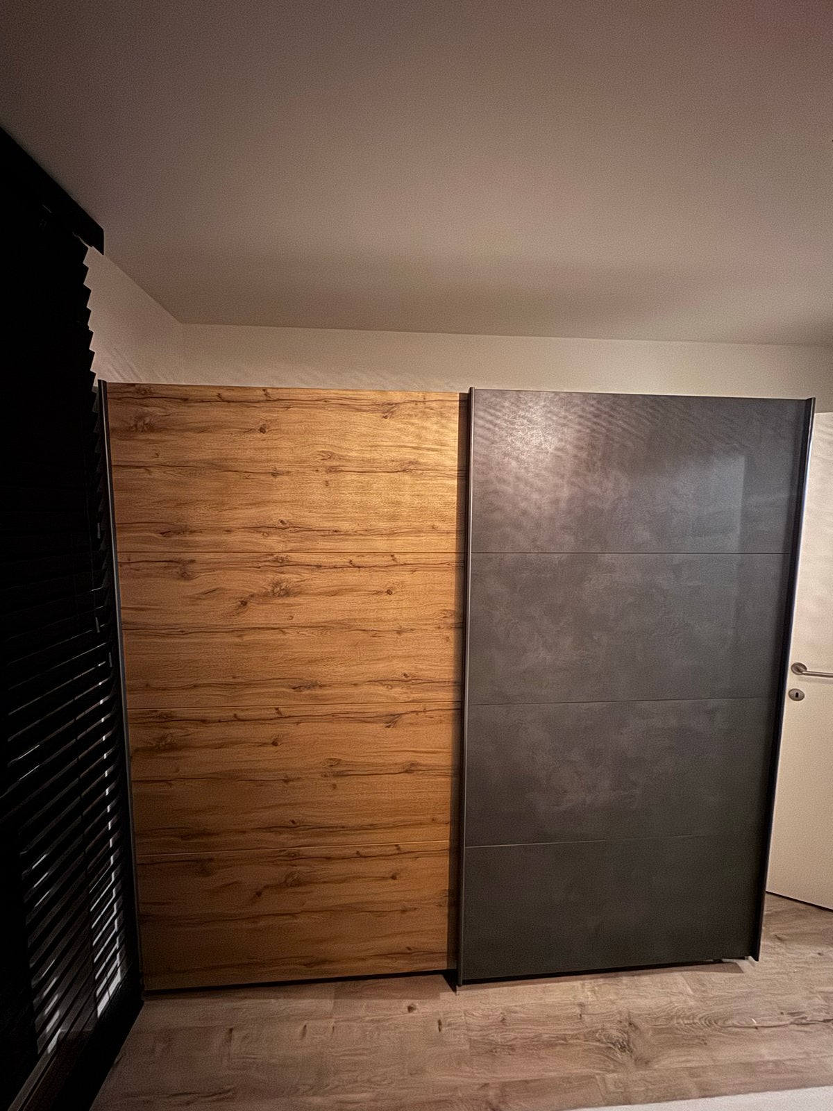 Kledingkast met schuifdeuren - Hout en Antraciet, Ophalen, Met plank(en), 200 cm of meer, Zo goed als nieuw