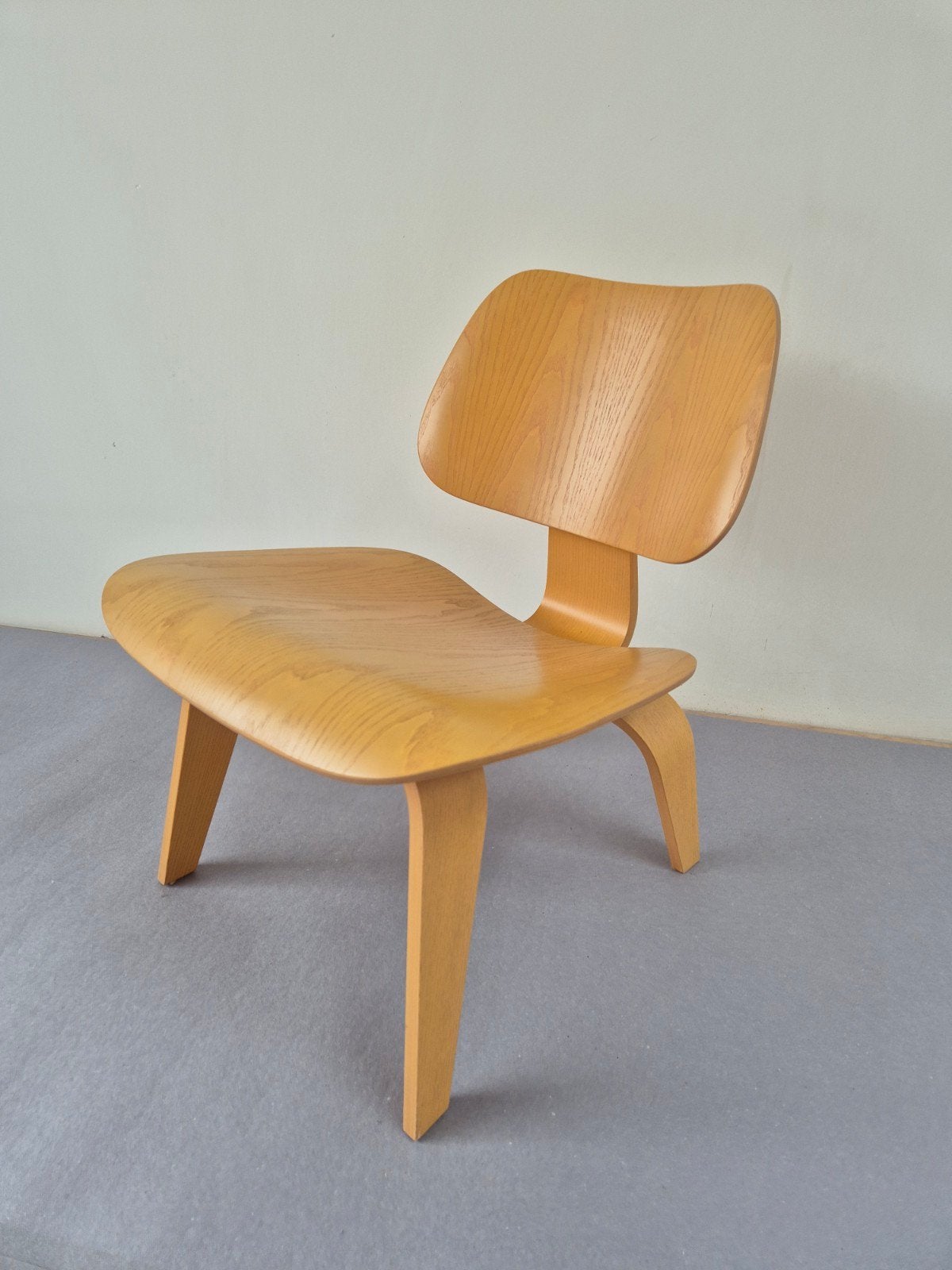 Vitra Eames lcw stoel zgan!, Ophalen, Zo goed als nieuw, Wit, Eén