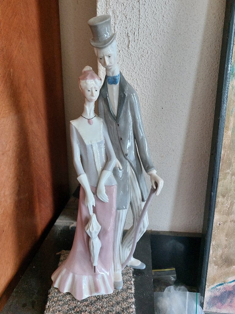 Porseleinen beeld "Old Folks" - Sitzendorf / Lladró stijl, Ophalen, Gebruikt, Mens