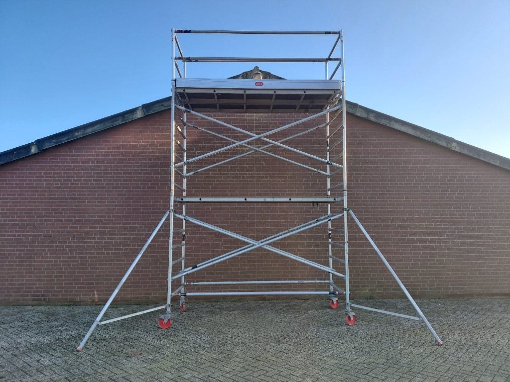 TE HUUR: Altrex rolsteiger 6,2m WH (incl. bezorging) huren, Ophalen of Verzenden, Zo goed als nieuw, Rolsteiger of Kamersteiger