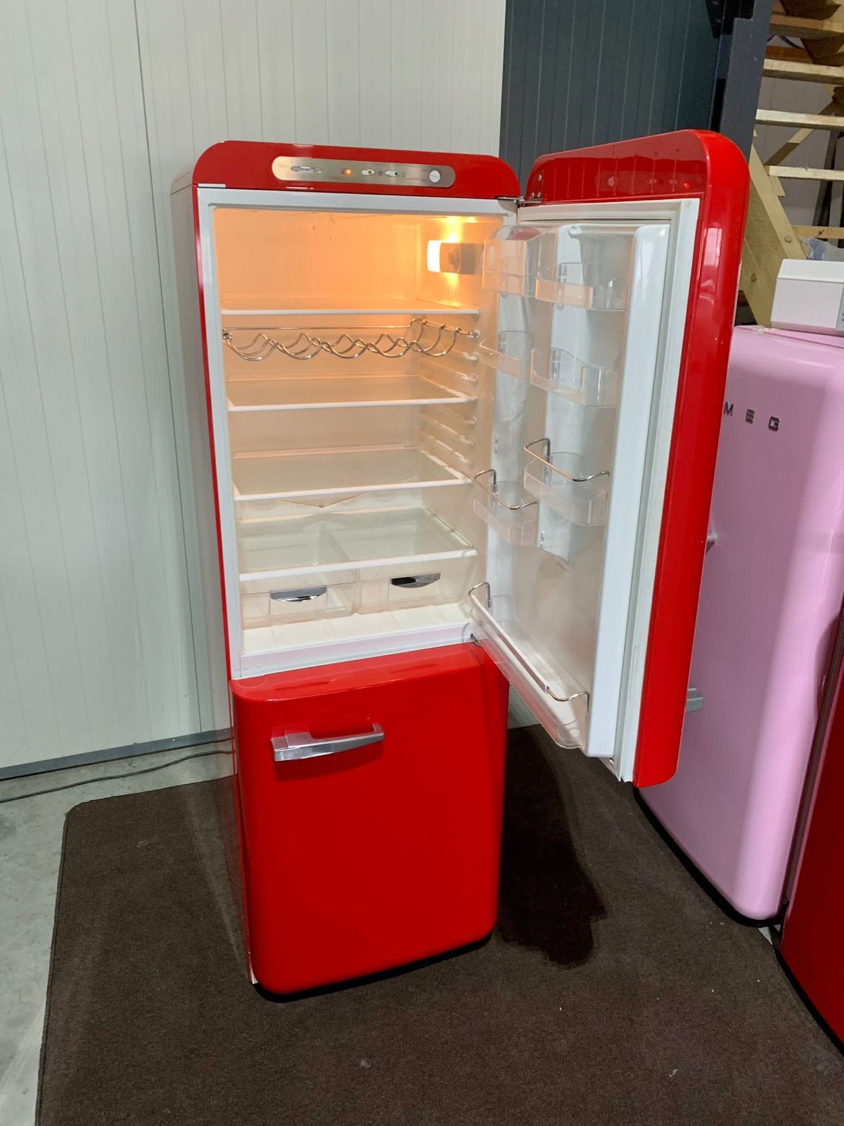 Smeg Koelkast met vriesvak - Rood, Bella, 200 liter of meer, 60 cm of meer, Met aparte vriezer