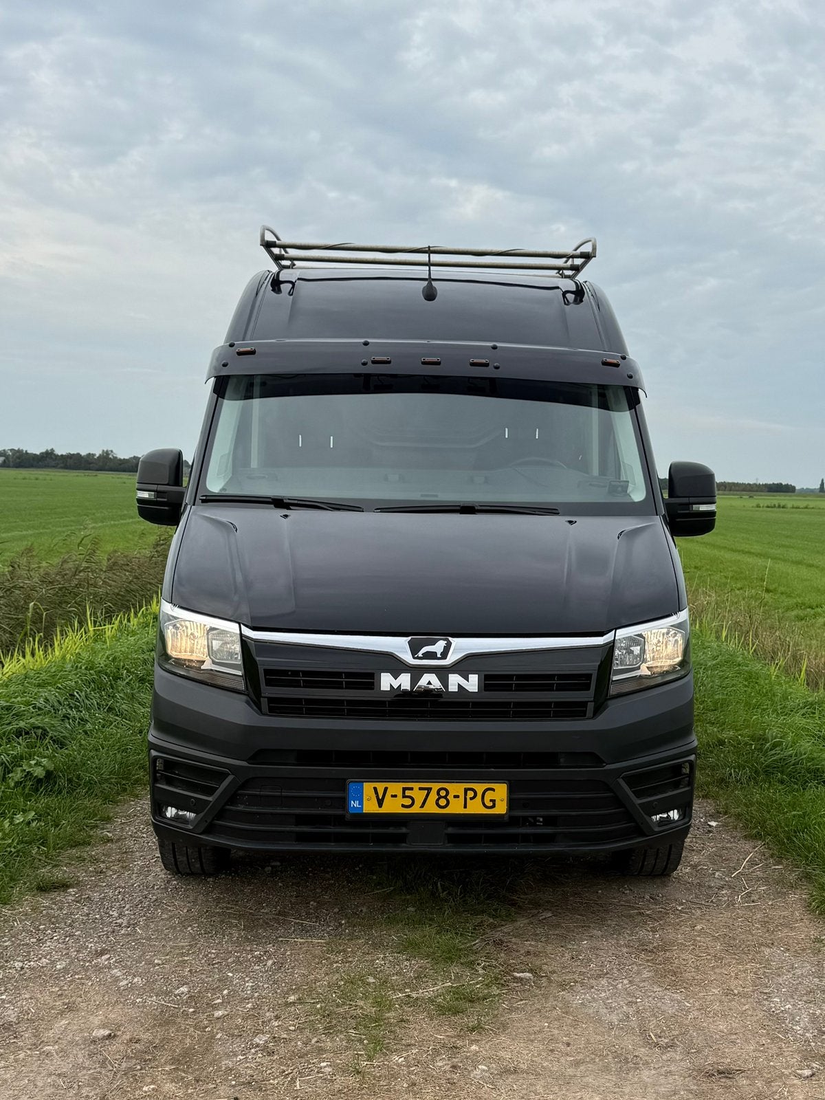 MAN TGE GB 2.0 TDI 140pk SW H2 2.140 FWD 2018, Auto's, Stof, Euro 6, Zwart, Origineel Nederlands