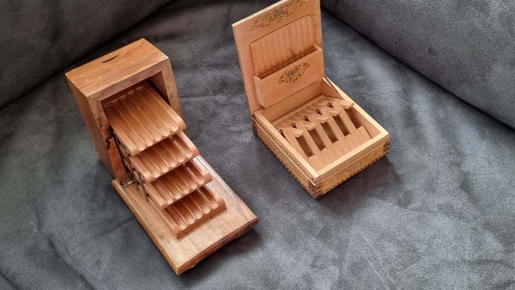 2 Vintage houten sigarettendozen met inlegwerk., Ophalen of Verzenden, Zo goed als nieuw, Tabaksdoos of Verpakking