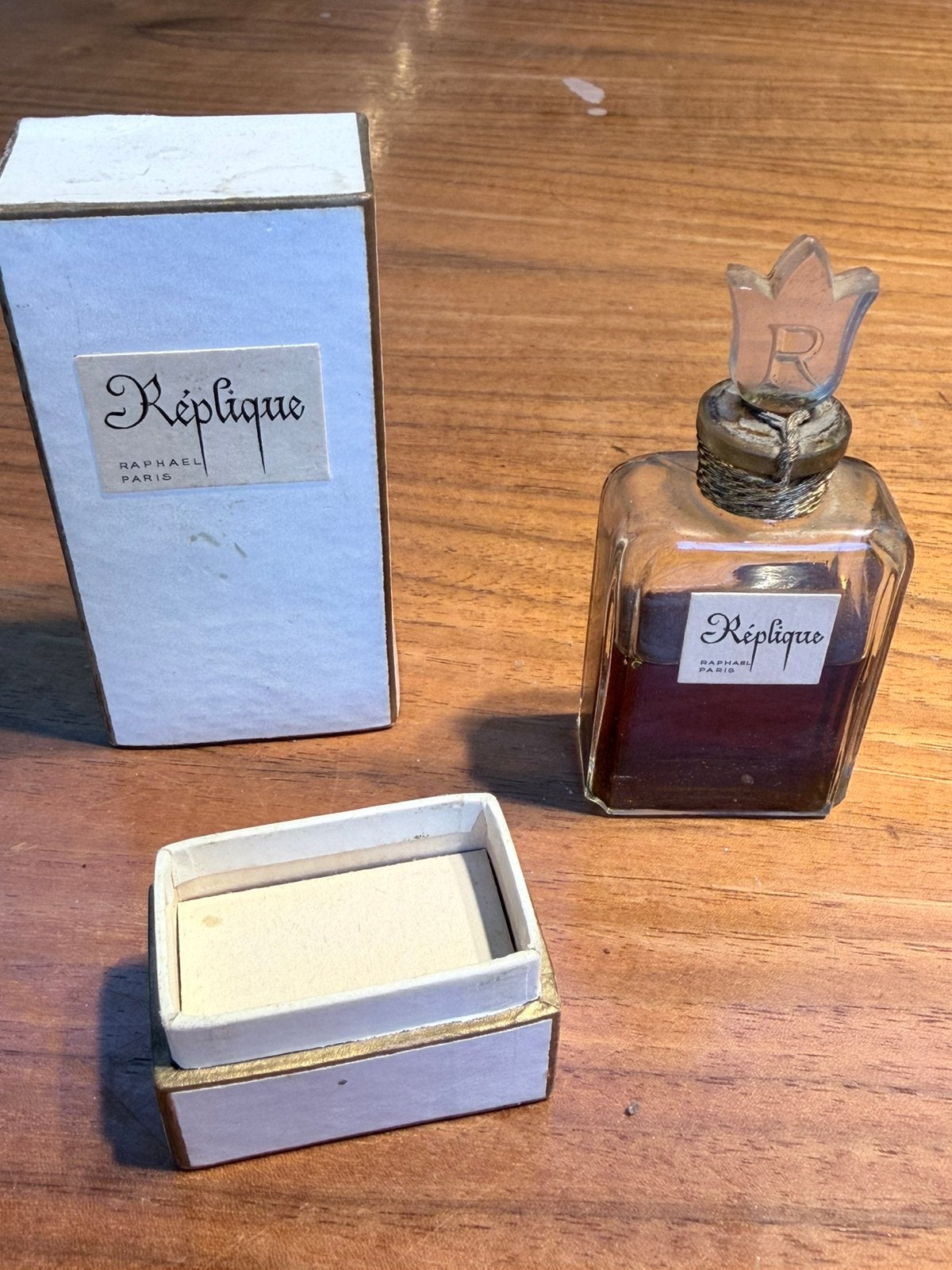Replique parfum 15 ml rafael paris, Verzamelen, Parfumverzamelingen, Ophalen of Verzenden, Zo goed als nieuw, Parfumfles