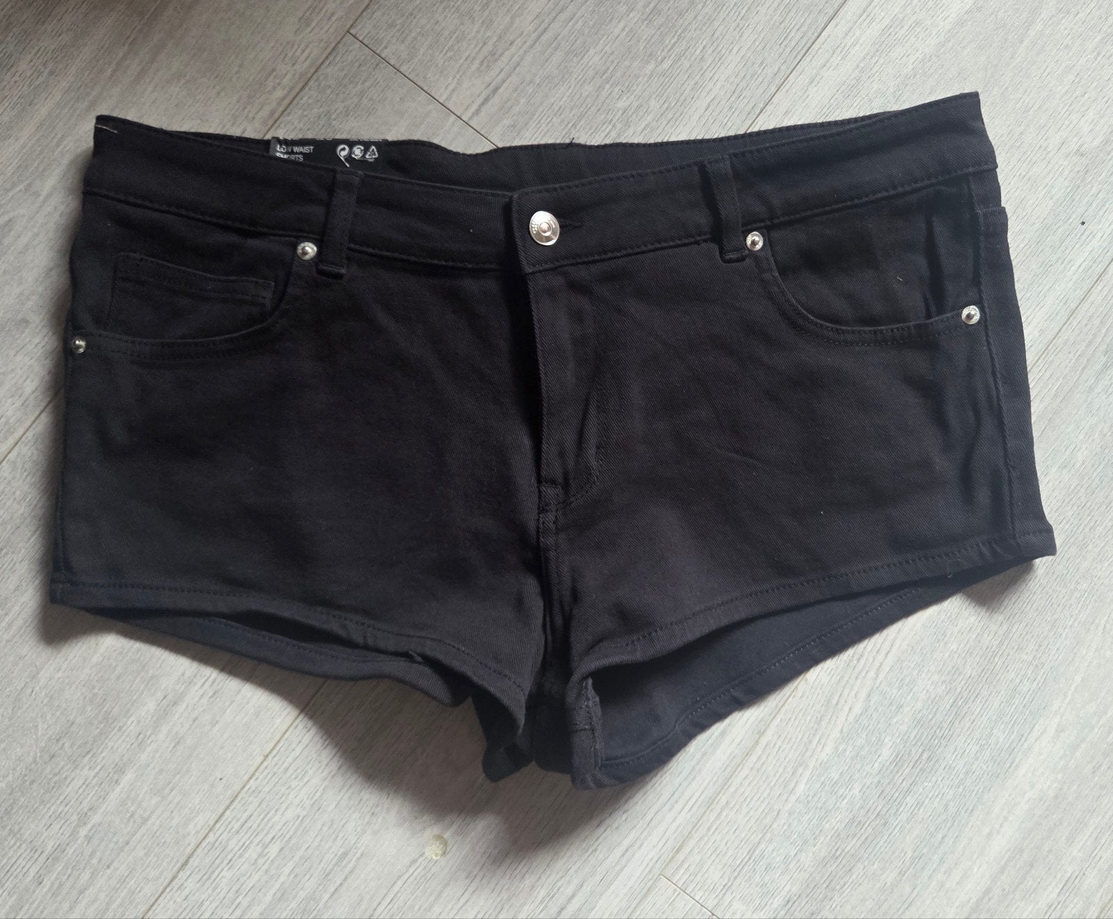 H&M Divided Zwarte Low Waist Shorts Maat 46, Kleding | Dames, Broeken en Pantalons, Kort, Zwart, H&M Divided, Maat 46/48 (XL) of groter