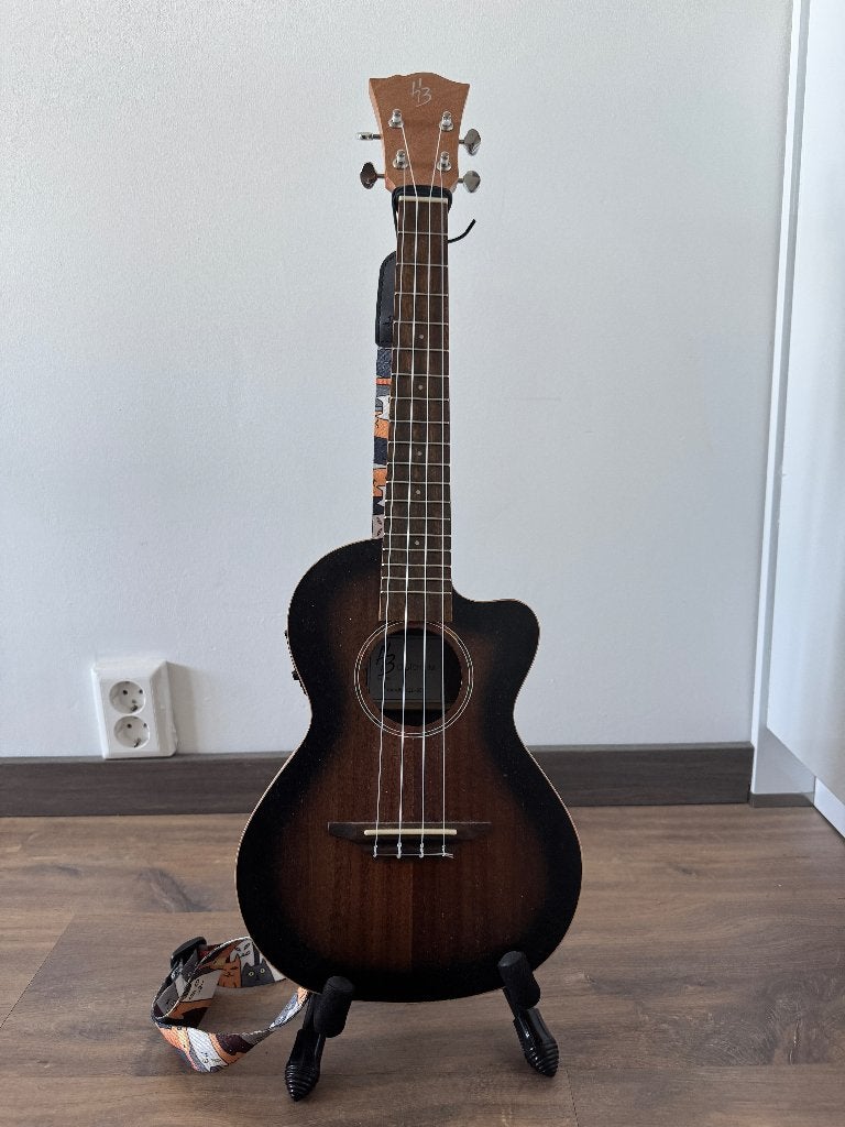 Harley Benton Kahuna CLU-50T + Gator case + stand, Muziek en Instrumenten, Snaarinstrumenten | Gitaren | Akoestisch, Ophalen, Zo goed als nieuw