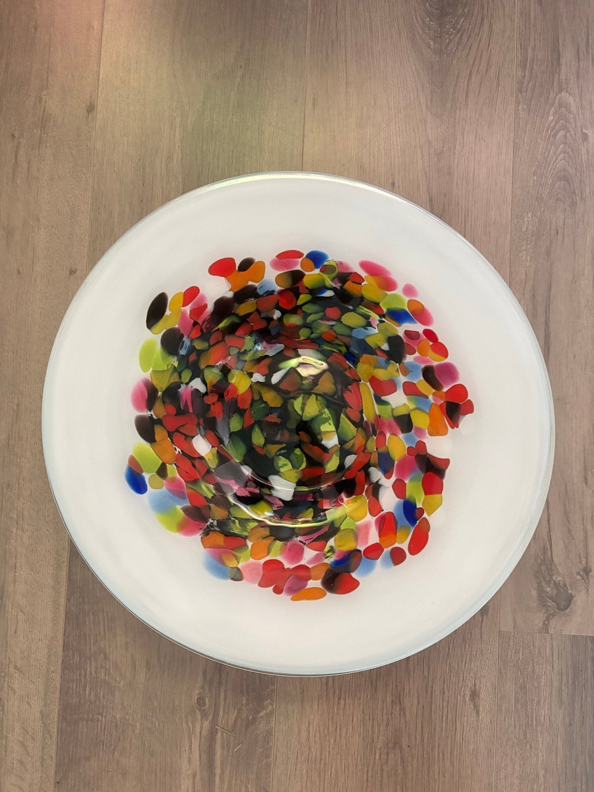 Decoratieve glazen schaal met kleurrijke spikkels, Antiek en Kunst, Ophalen