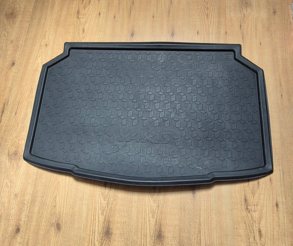 Kunststof kofferbakmat toyota yaris 2012-2020. 30€, Auto diversen, Ophalen, Zo goed als nieuw