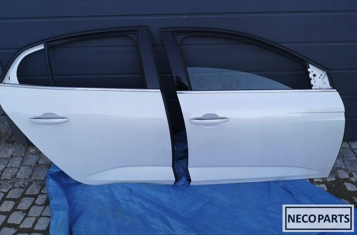 RENAULT MEGANE 4 19r TEQNC PORTIER DEUR DEUREN OP AANVRAAG!!, Gebruikt, Renault, -, Ophalen of Verzenden