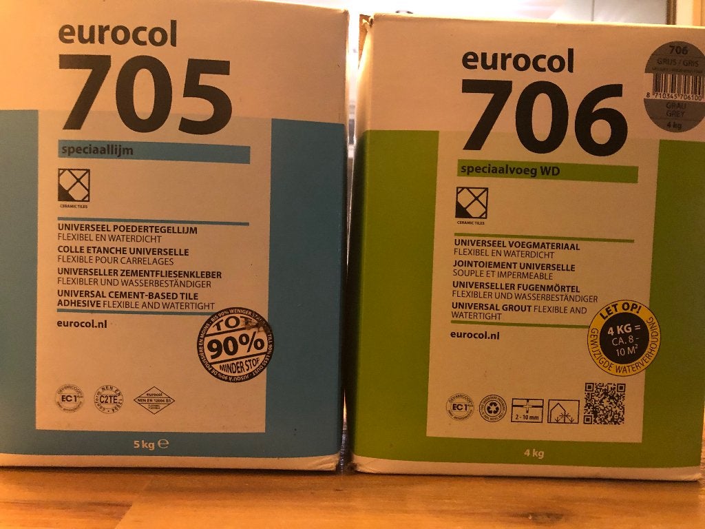 Gratis Tegellijm en voegmiddel, Ophalen, Zo goed als nieuw