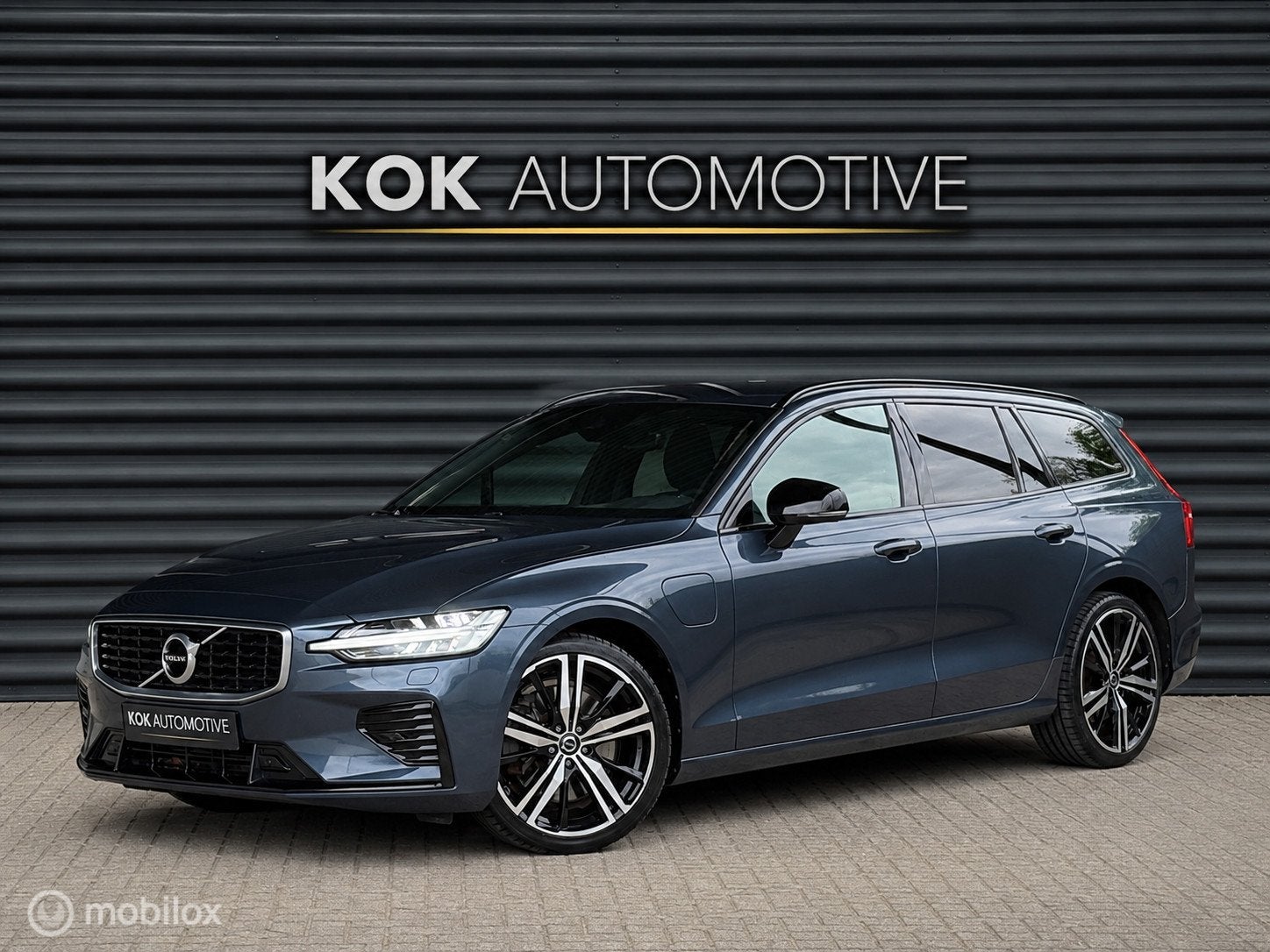 Volvo V60 2.0 T6 Twin Engine AWD R-Design, Automaat, Dealer onderhouden, Gebruikt, Blauw