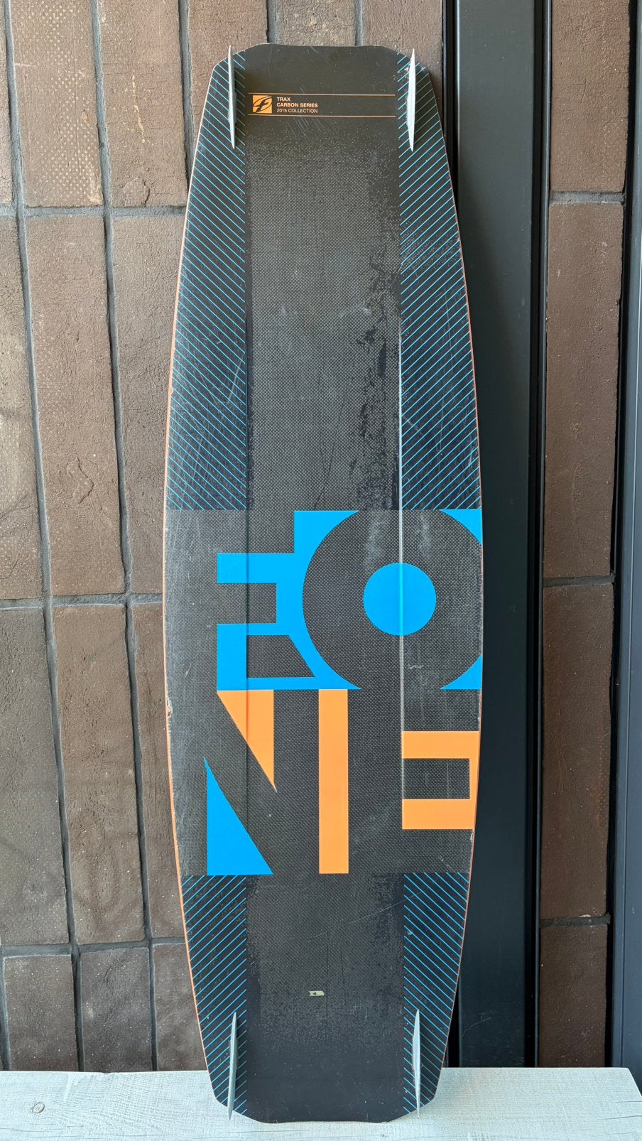 F-One Trax Carbon Series 2015 135x39, Watersport en Boten, Kitesurfen, Gebruikt, Twintip, Kiteboard, Ophalen of Verzenden