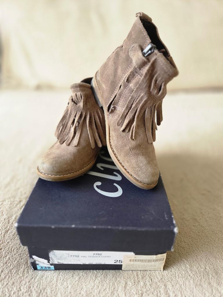 Clic! Enkellaarsjes in taupe suède maat 25, Gebruikt, Clic!, Meisje, Ophalen of Verzenden