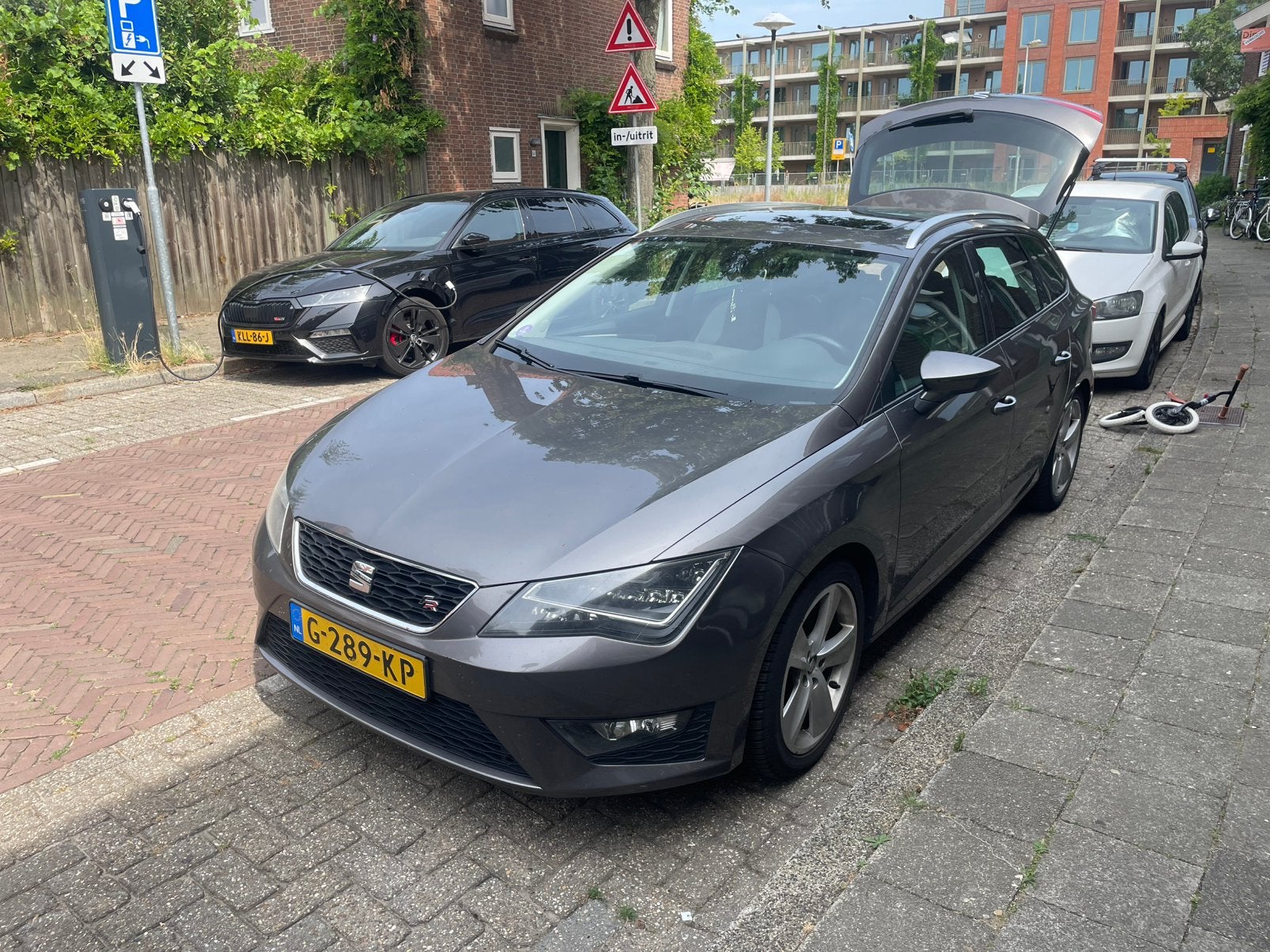 Seat leon FR 1.4TSI 2016, Auto's, Zwart, 4 cilinders, 4 stoelen, Beige